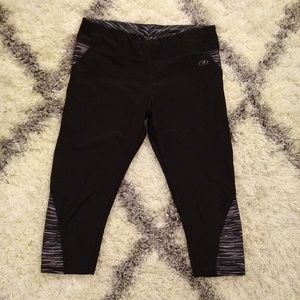 Black capri leggings